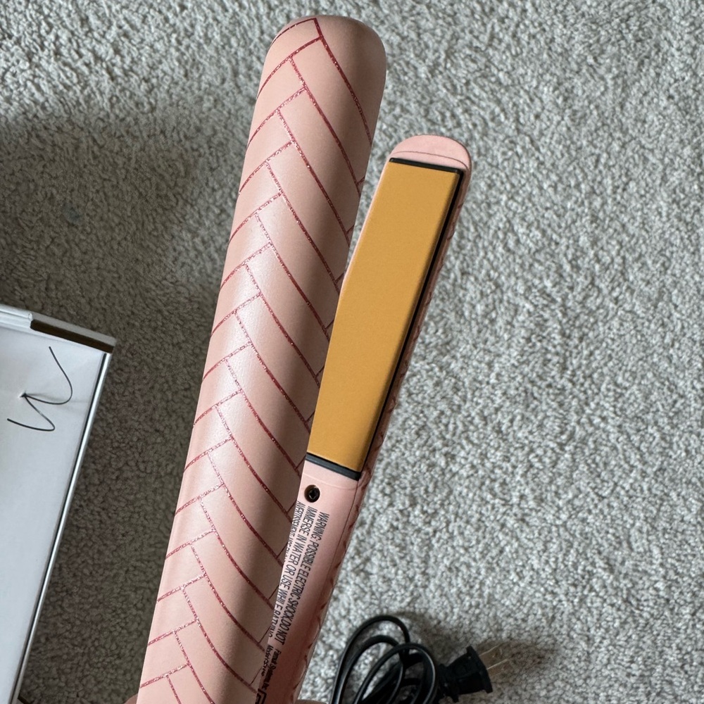 CHI Rose Delight Ceramic Hairstyling Iron - Picture 5 of 7